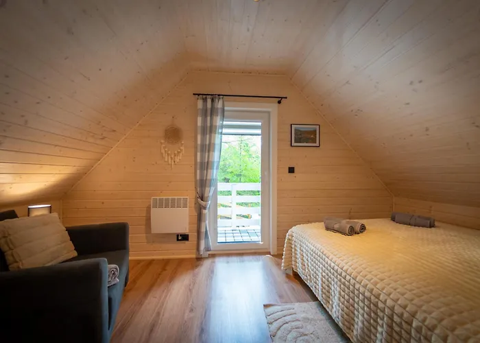 Dom wakacyjny U Sosny - Nowoczesne Na Wyłączność, Spokojna Okolica Blisko Lasu I Szlaku, 1,2 Km Od Centrum Brennej