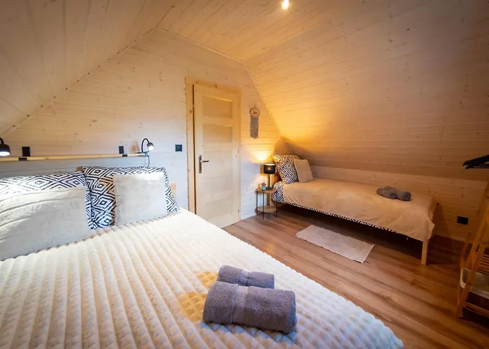 Dom wakacyjny U Sosny - Nowoczesne Na Wyłączność, Spokojna Okolica Blisko Lasu I Szlaku, 1,2 Km Od Centrum Brennej Brenna