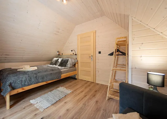 Dom wakacyjny U Sosny - Nowoczesne Na Wyłączność, Spokojna Okolica Blisko Lasu I Szlaku, 1,2 Km Od Centrum Brennej